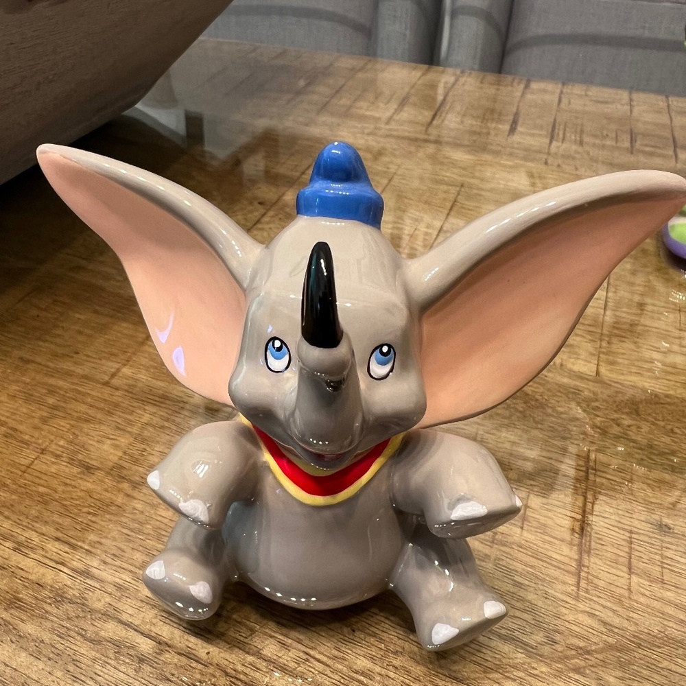 Vintage Walt Disney Adorable Dumbo The Flying Elephant Ceramic Porcelain Figure